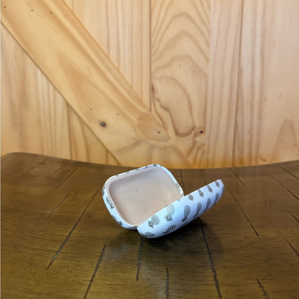 White and Gold Pineapple Jewelry Box